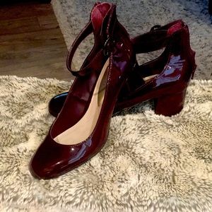 Beautiful Alfani maroon patent size 7 shoes.